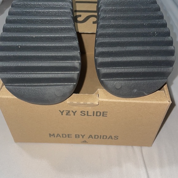 Yeezy Infant Onyx Slide - Picture 3 of 7